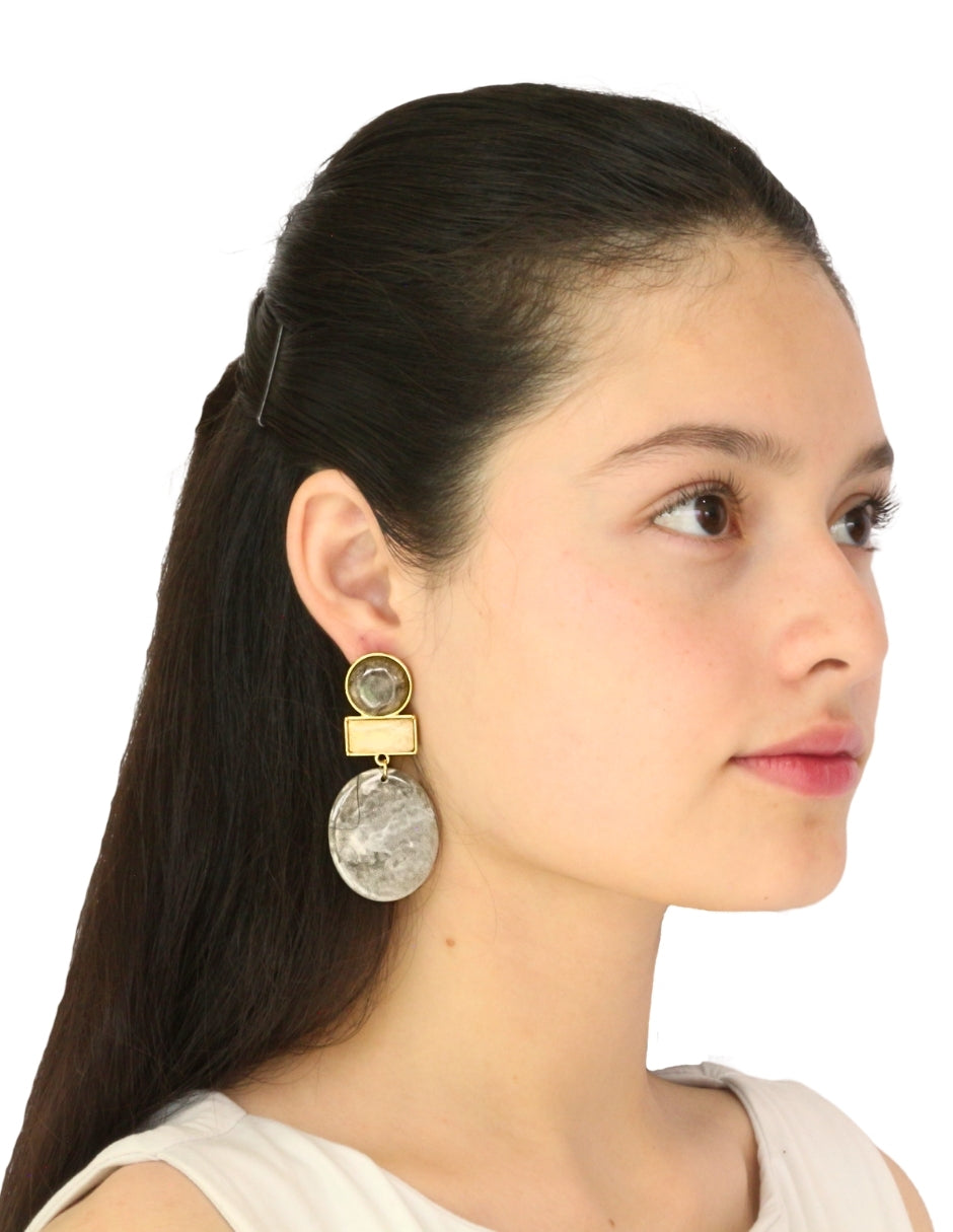 Arete Colgante Redondos Grises y Barra Blanca