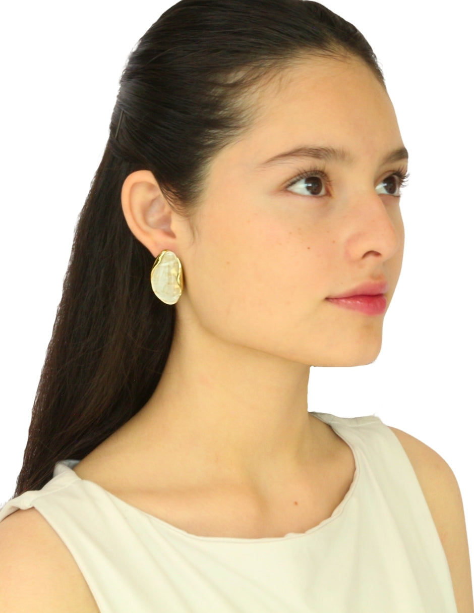 Arete Gota Resina Blanca