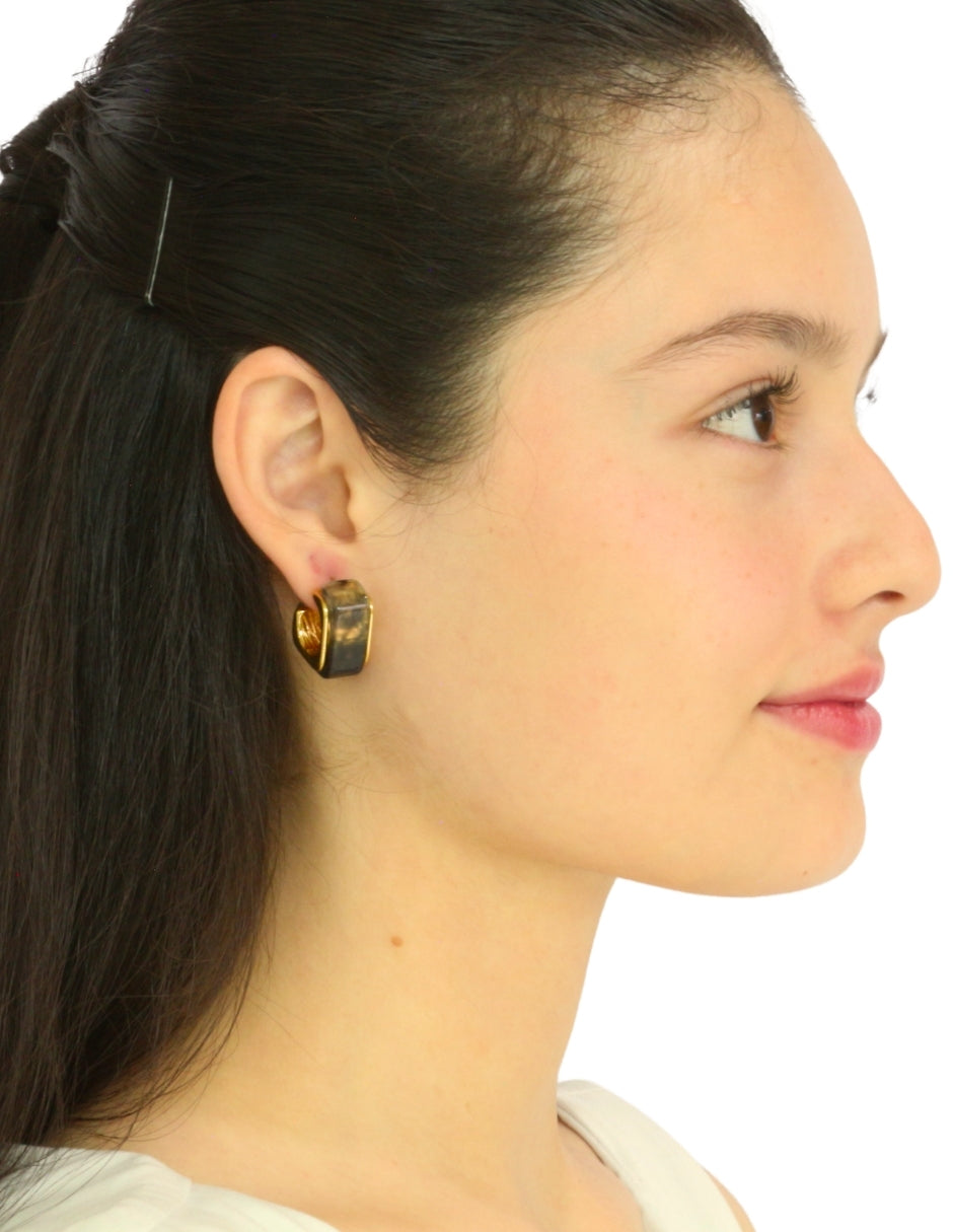 Arete Cubo Resina Negro