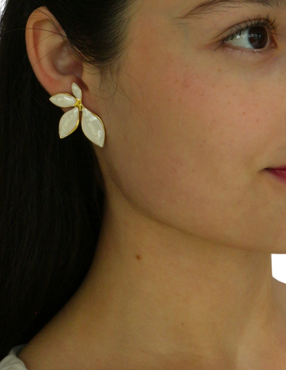 Aretes Petalos Esmalte