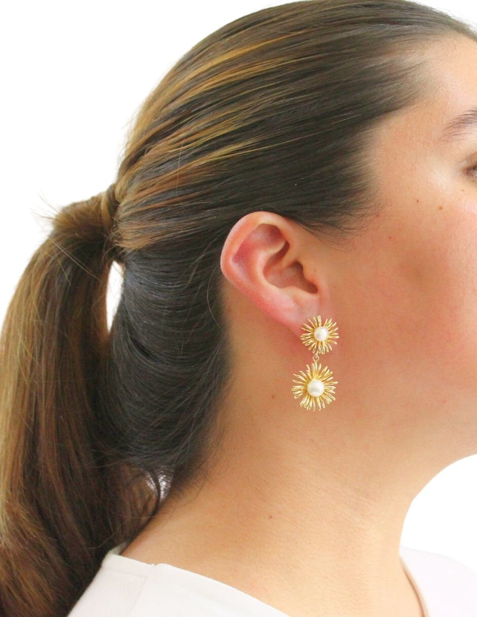 Arete Flor Doble con Perla