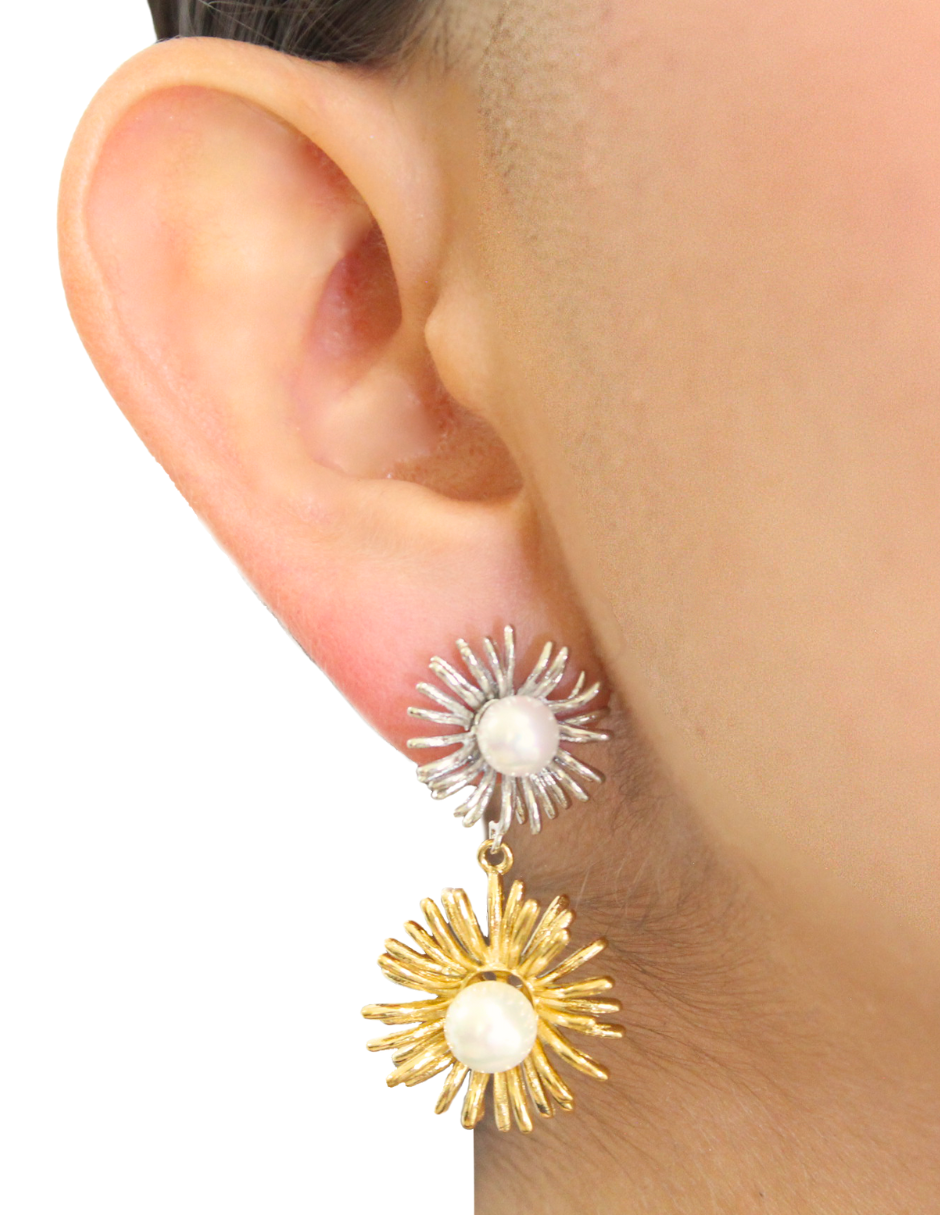 Arete Flor Doble con Perla Bicolor