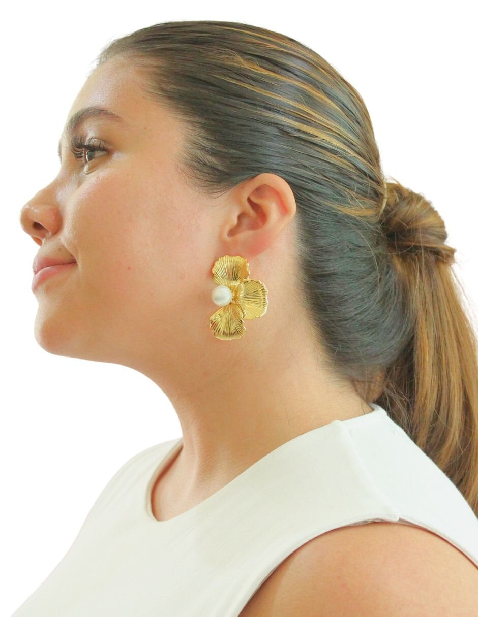 Aretes Media Flor con perlita