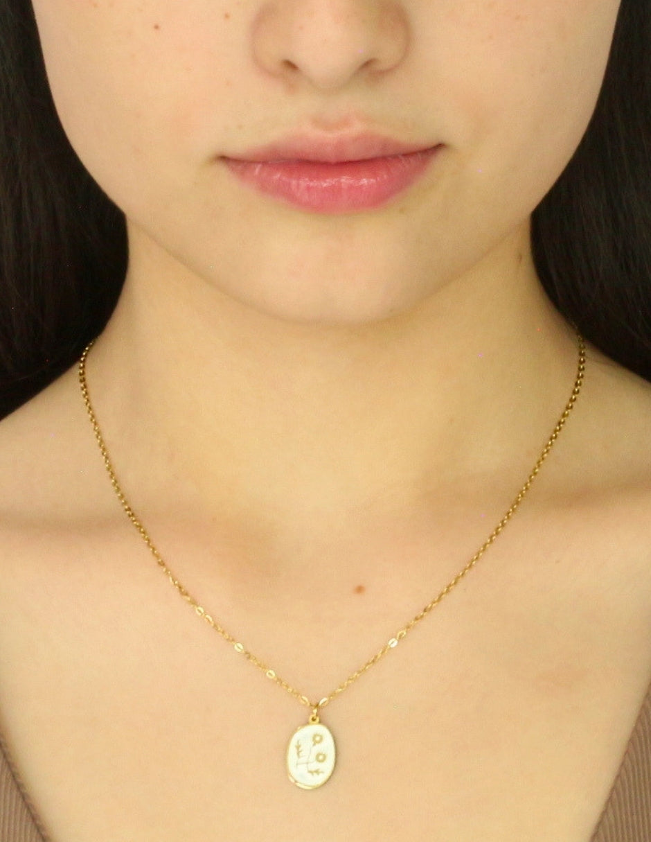 Collar Plaquita Esmalte Blanco Flor