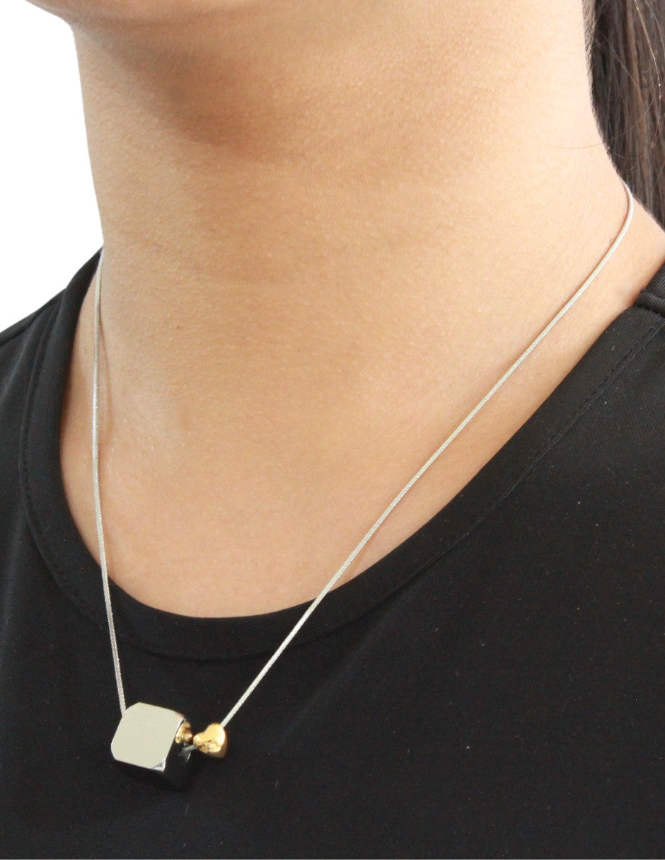 Collar Cubo Grande Plateado