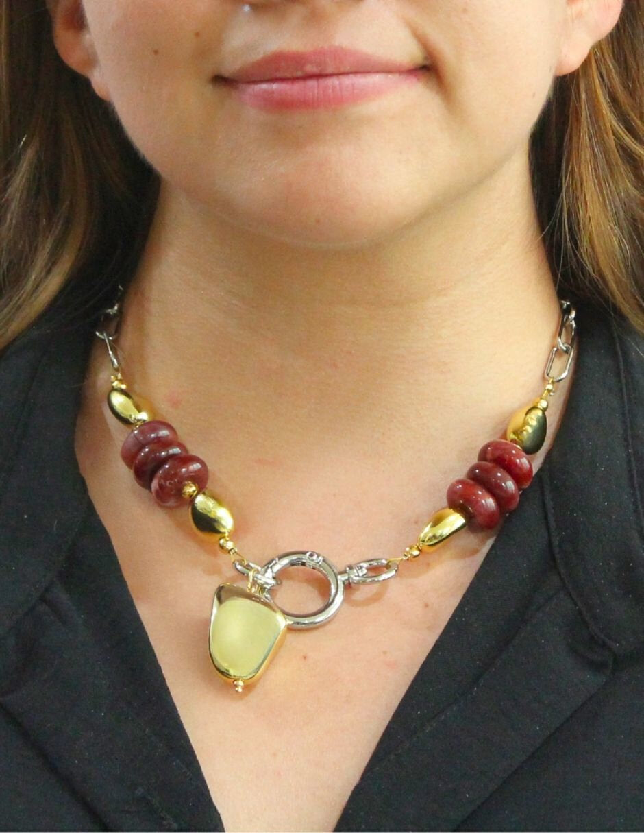 Collar Corto Formas Irregulares Resina Cafe