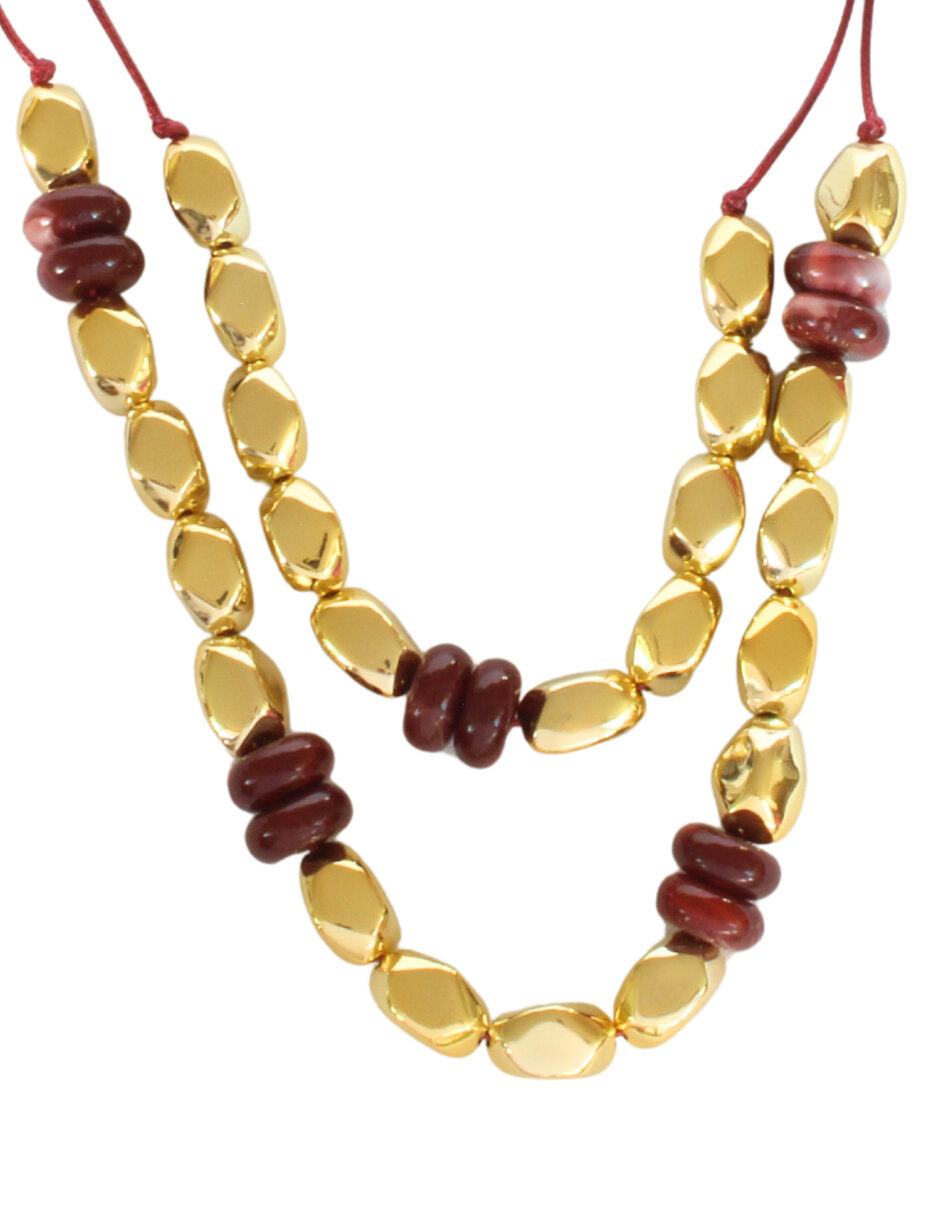 Collar Largo Doble Hilo Tinto Piedritas Dorada  con Tintos