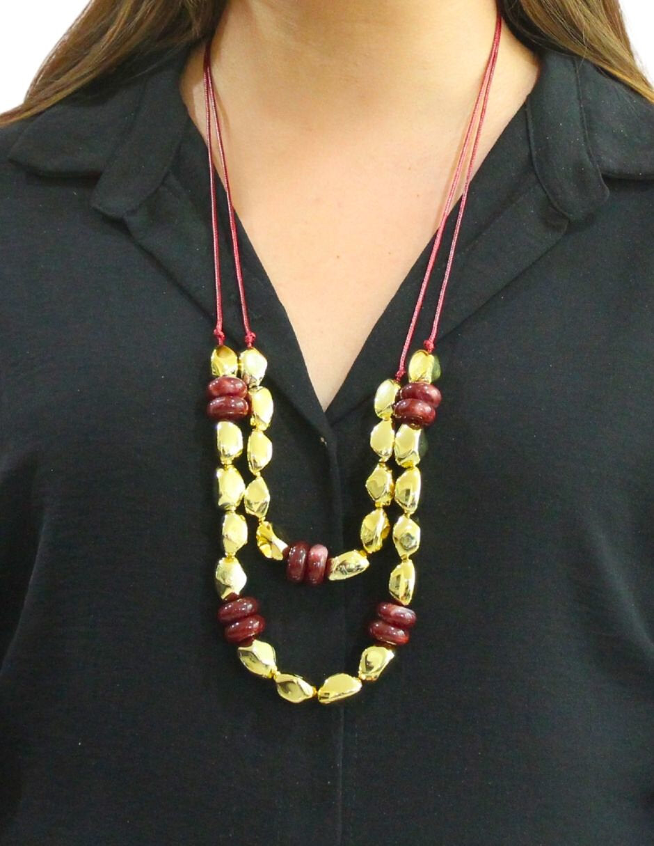 Collar Largo Doble Hilo Tinto Piedritas Dorada  con Tintos