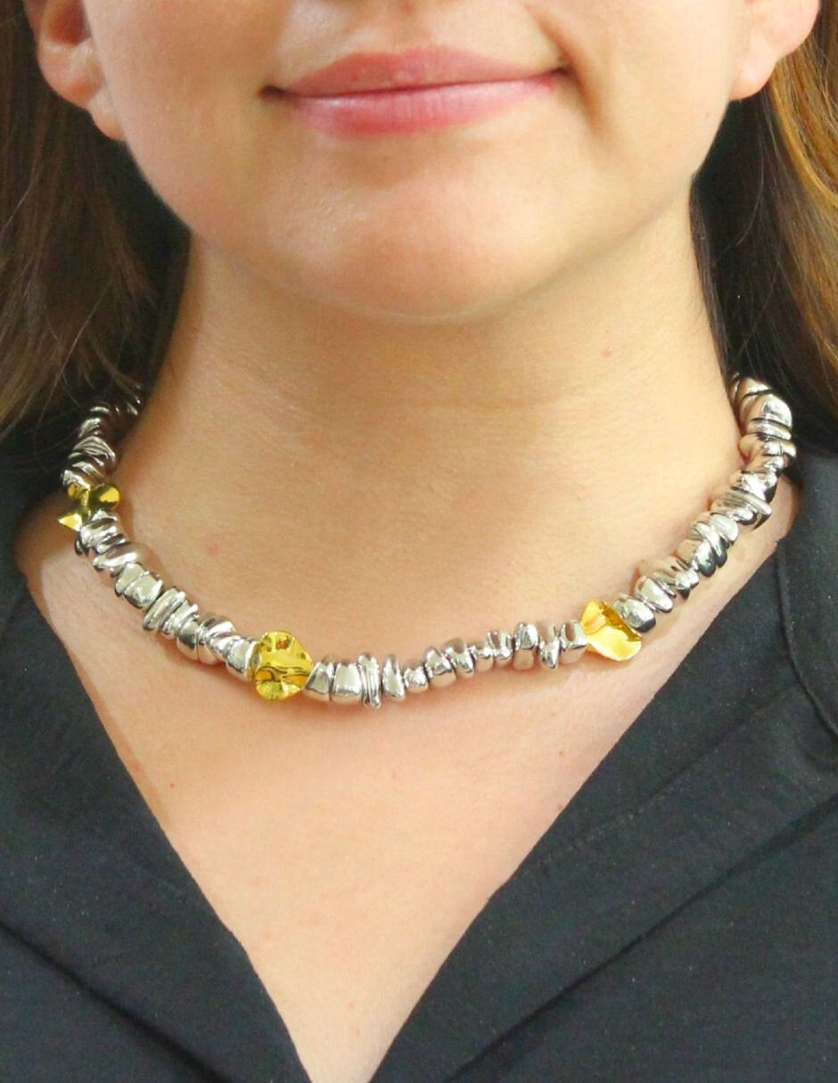 Collar Corto Piedras Plateadas con dorado