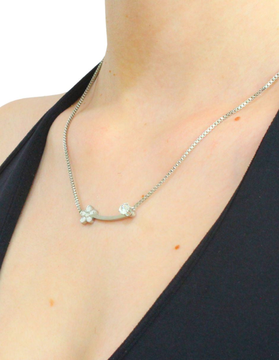 Collar NUVI Flor Curvo Cristal Plateado