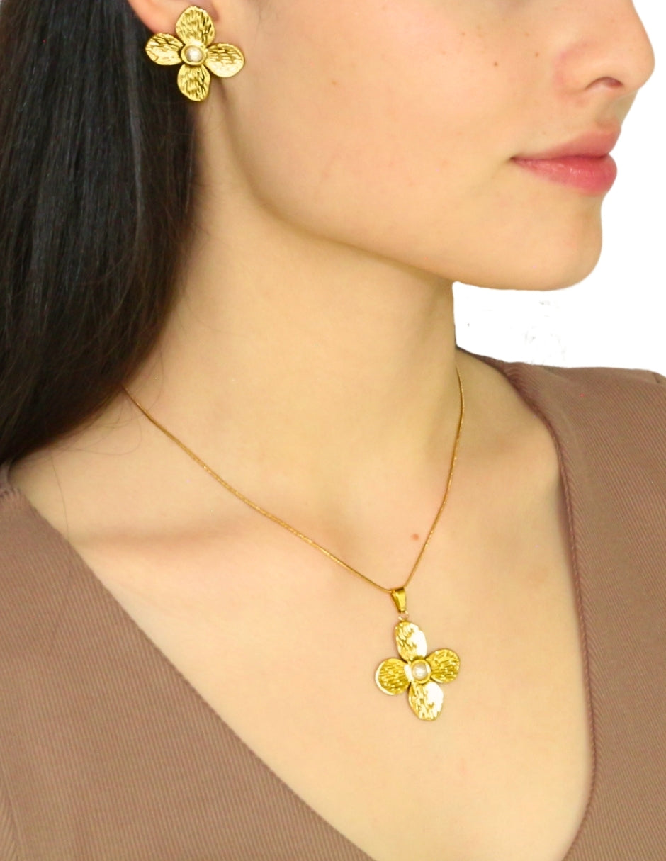 Collar y Aretes Flor Con Perla